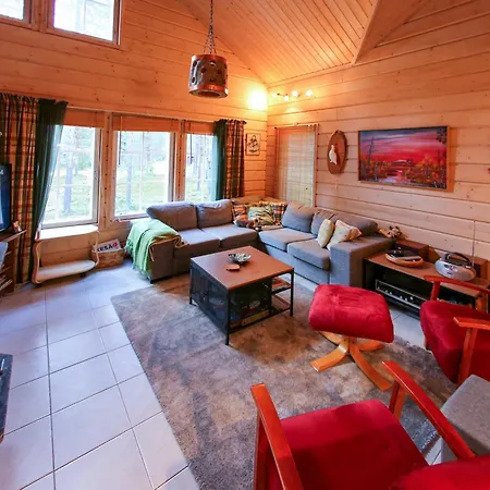 Villa Marjukka - Stunning Close To The Slopes Kolari